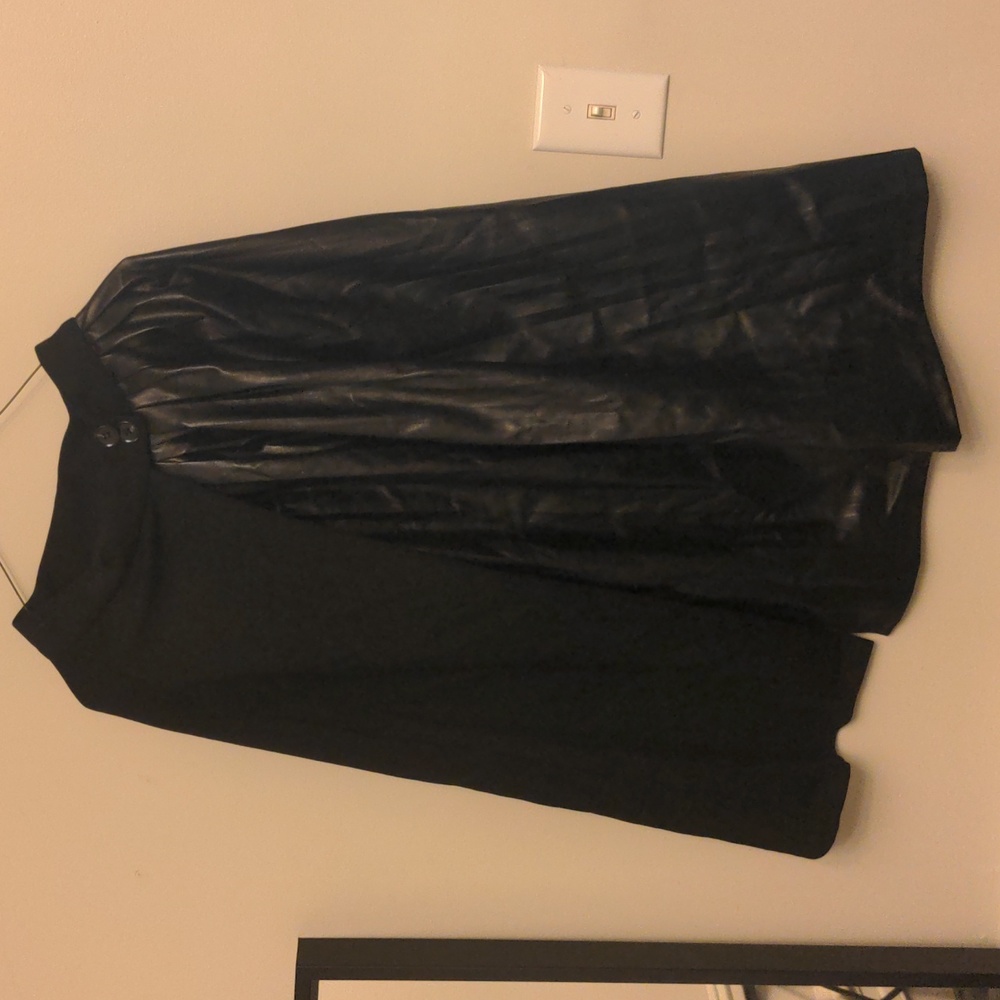 Textured black skirt